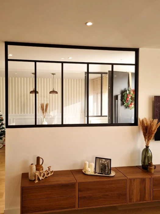 Entrée et couloir d'appartement moderne au style scandinave bohème